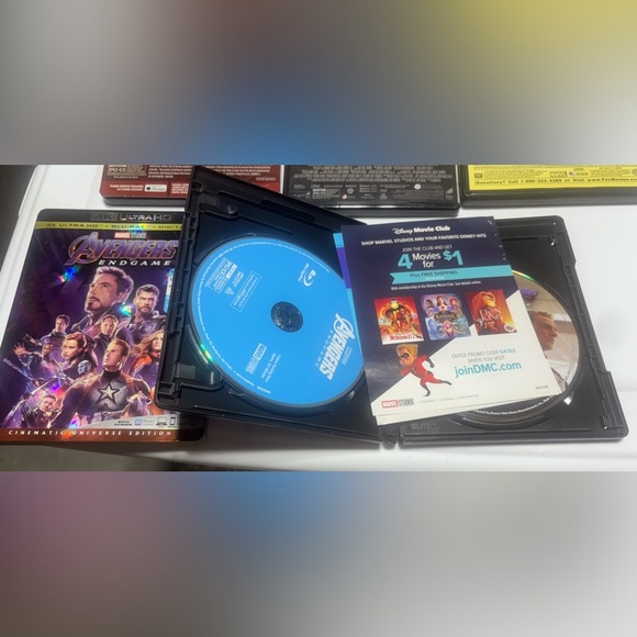 Marvel Bundle UV HDR Blu-Ray, DVD, & Digital Code Combo Packs. Includes 4 - Picture 3 of 6